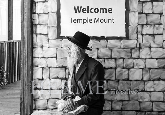 A Jewish man waiting to enter the Temple Mount